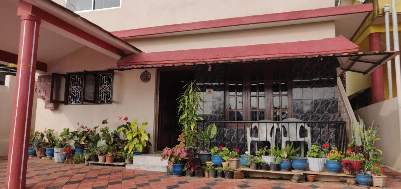 Giri'S Homestay Madikeri Exterior foto