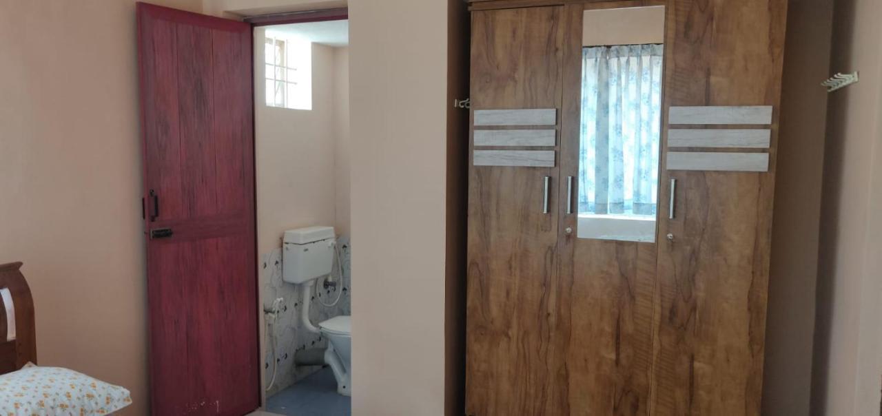 Giri'S Homestay Madikeri Exterior foto