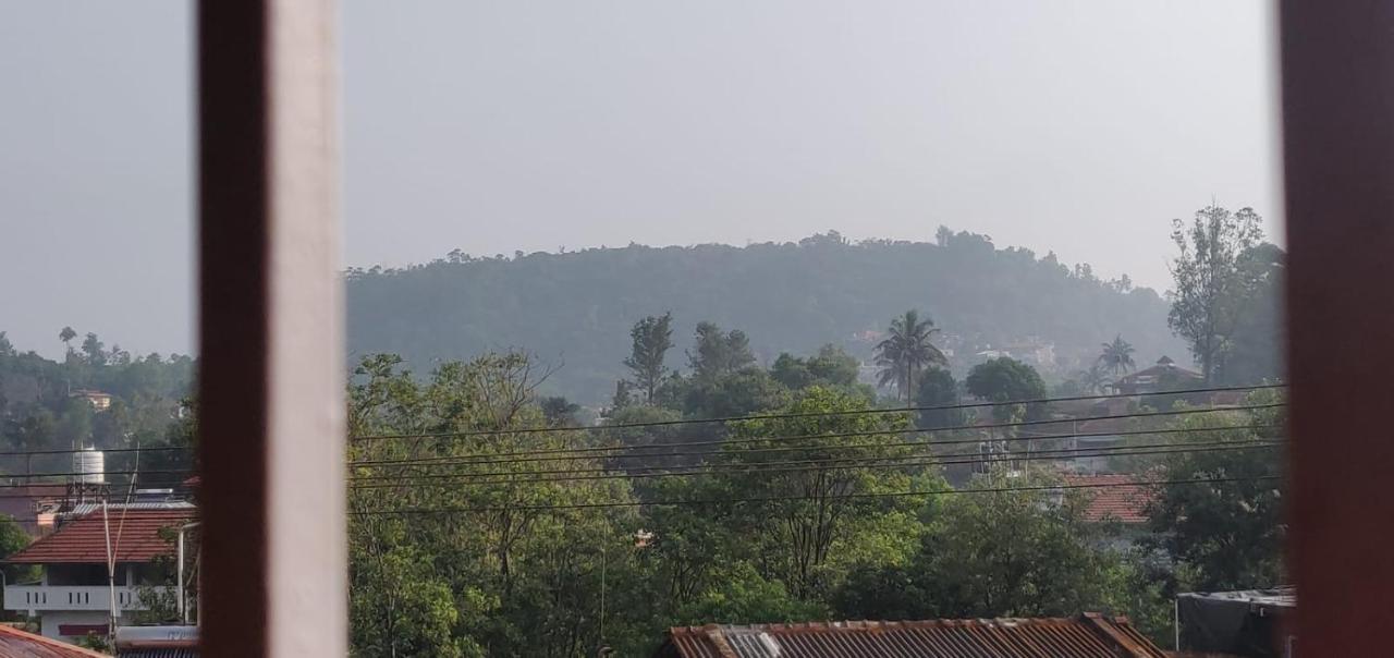 Giri'S Homestay Madikeri Exterior foto