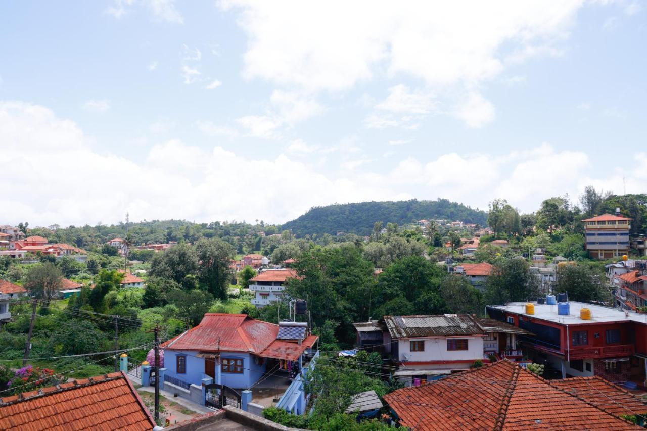 Giri'S Homestay Madikeri Exterior foto